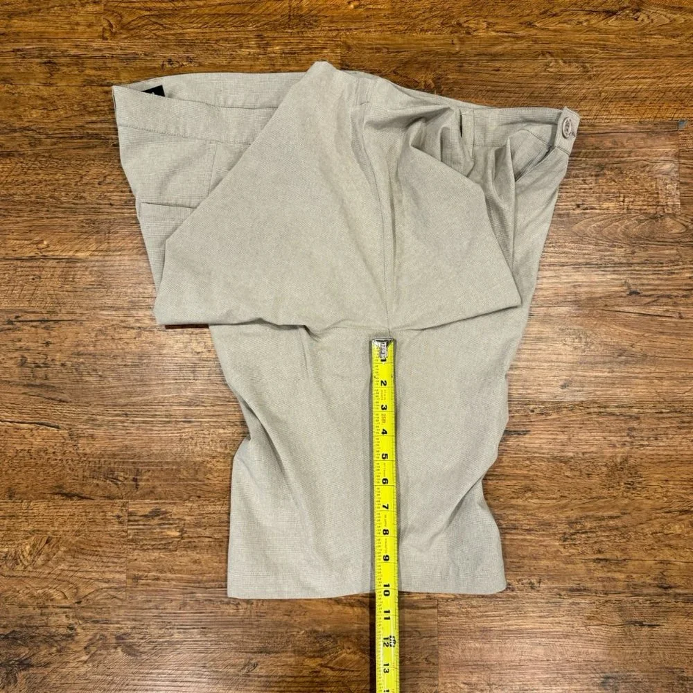 Travis Mathew Beige Beck Performance Casual Golf Chino Shorts Bermudas Men 40x10